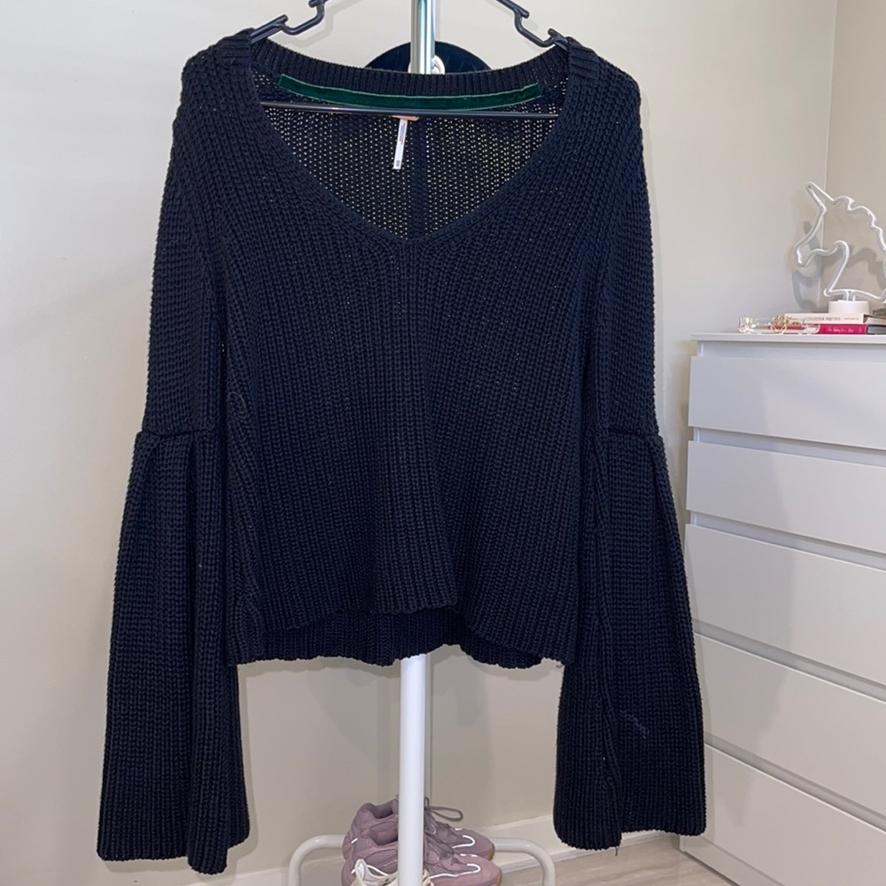 Free People knit sweater. Cropped. Flare sleeves.